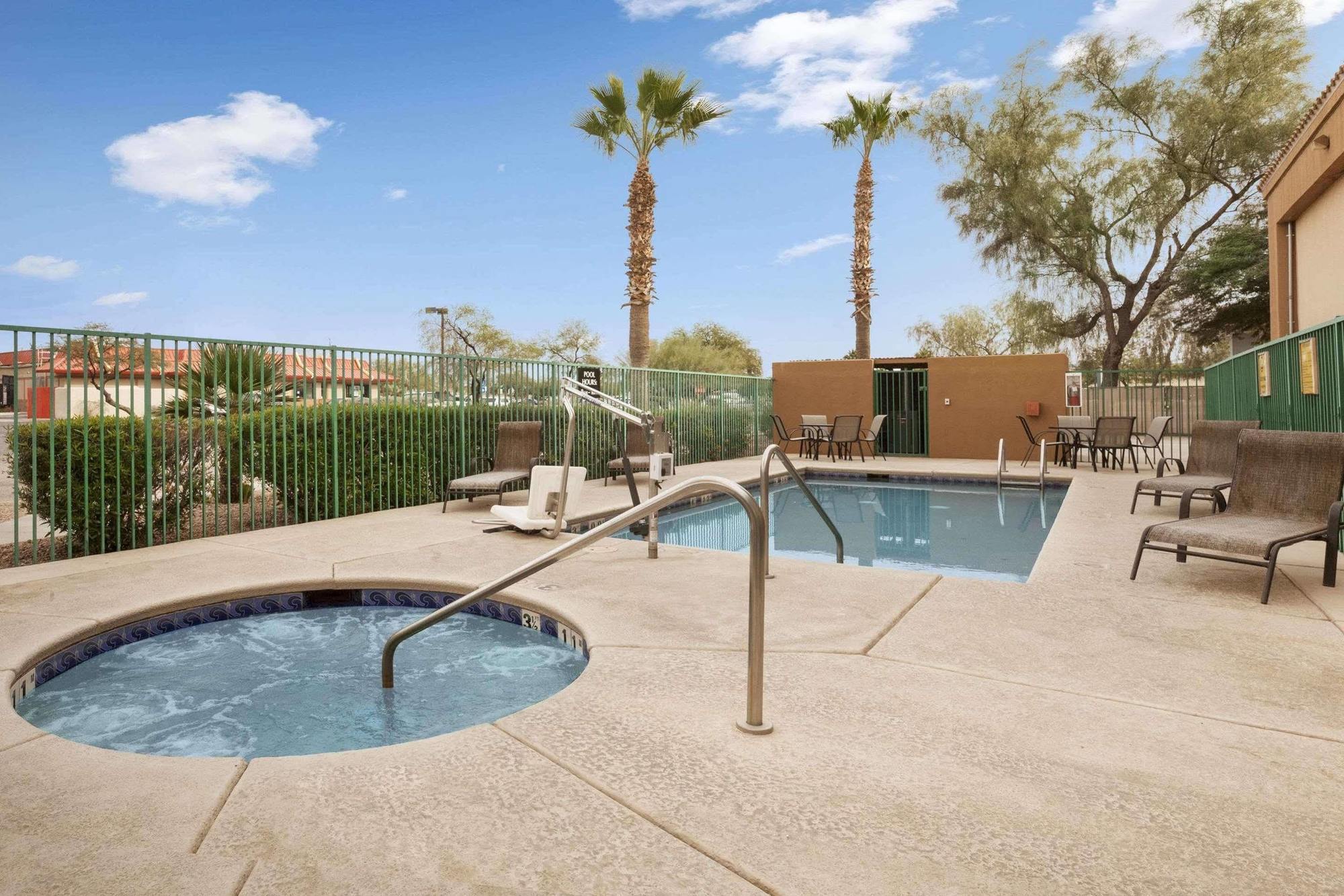 Super 8 By Wyndham Marana/Tucson Area Hotel Exterior photo